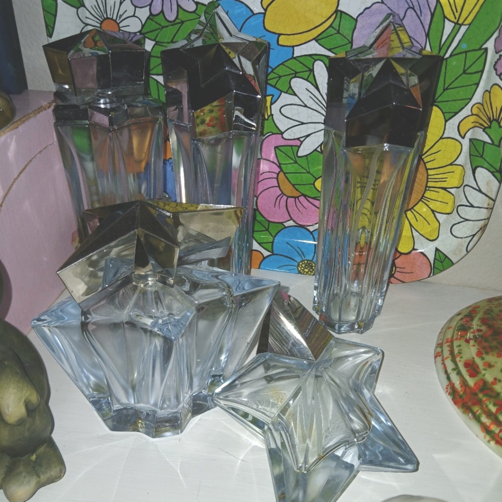 Gorgeous set of 5 Angel Eau de Parfum bottles..one contains parfum